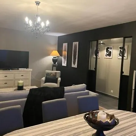 Nicole Apartment *